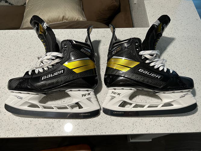 Used Bauer Regular Width  Size 10 Supreme UltraSonic Hockey Skates