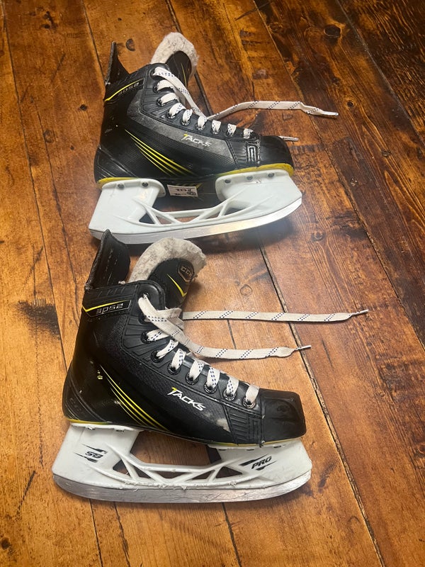 Junior Used CCM Tacks 3052 Ice Hockey Skates Regular Width Size 2D