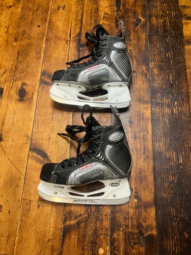 Junior Easton Synergy 500 Ice Hockey Skates Size 4.5D