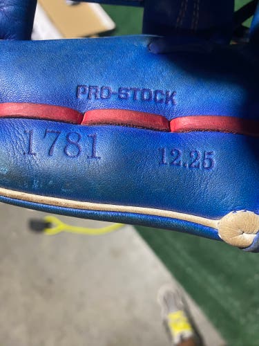 Used Right Hand Throw 12.5" A2000 Baseball Glove