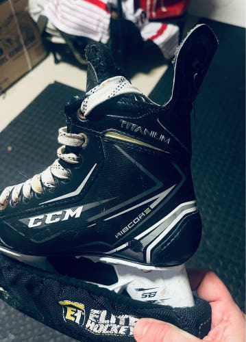 Junior Used CCM Wide Width Size 2.5