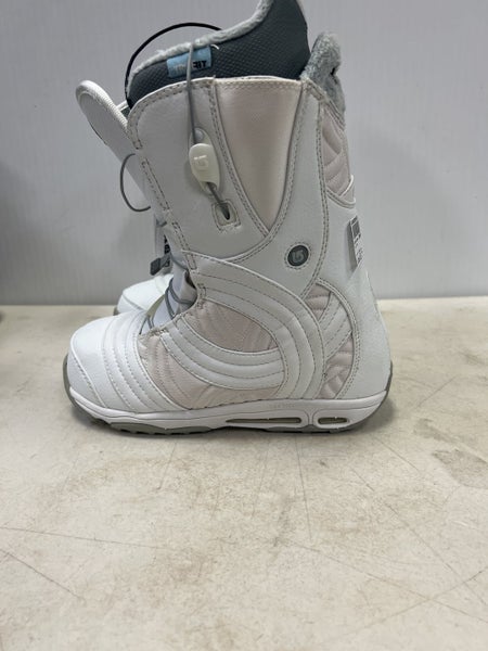 Women's Emerald Burton Snowboard Boot  Burton snowboard boots, Burton  shoes, Snowboard boots womens