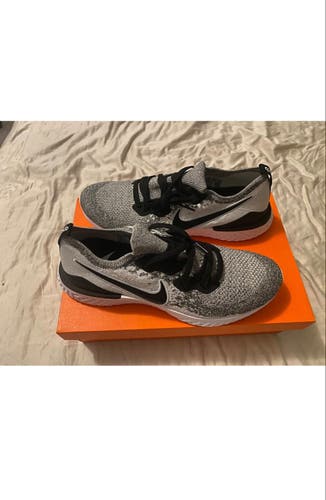 New Nike Size 11.5 Epic Zoom Flyknit 2 Shoes RARE Oreo