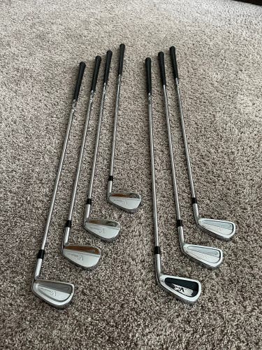 Men's Right Handed  VR Pro Iron Set
