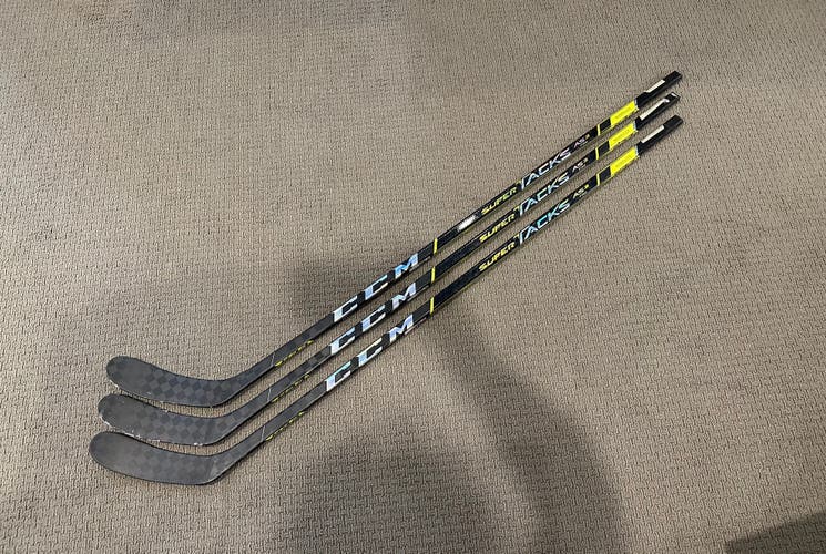 3 Pack of Intermediate AS3 Pro Stock Sticks Right P28 65 Flex (1/3)