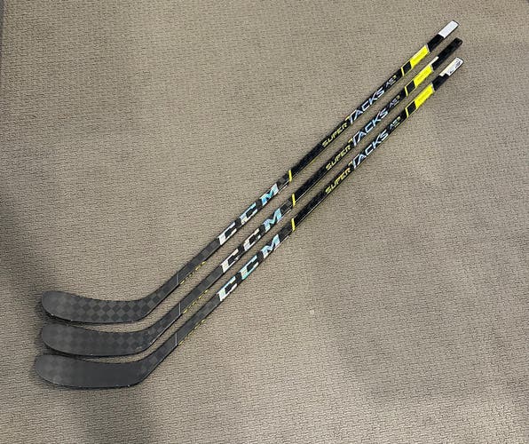 3 Pack of Intermediate As3 Pro Stock Sticks Right P28 65 Flex (2/3)