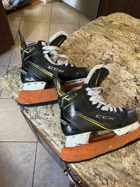 Used CCM Regular Width Size 7.5 Super Tacks AS1 Hockey Skates