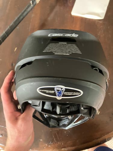 Player's Cascade R Helmet