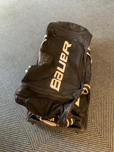 Used Bauer 850 Wheeled Hockey Duffle Bag