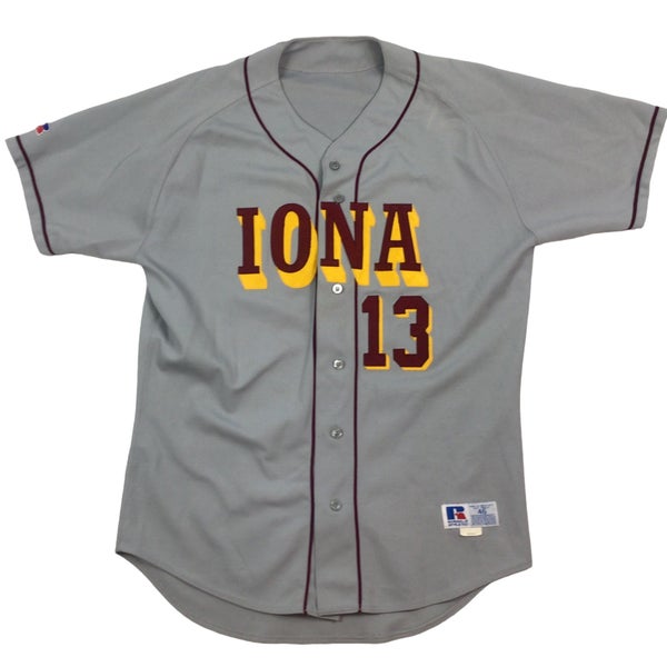 90s Iona Gael University vintage baseball jersey. Measures as an XL