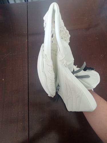 New CCM Full Right Extreme Flex E4.5