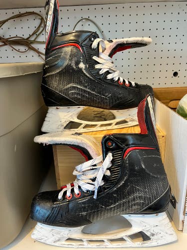 Used Bauer Regular Width   Size 9.5 Vapor X700 Hockey Skates