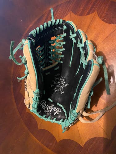 2022 Infield 11.5" Heart of the Hide Baseball Glove