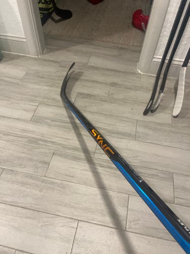 Senior Left Hand P28 Nexus Sync Hockey Stick
