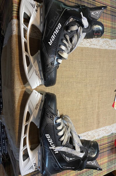 New Bauer Regular Width Pro Stock Size 8.5 Vapor Hyperlite Hockey Skates