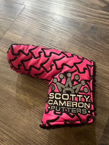Scotty Cameron 2019 Valentines Day Pink Wave Dog Blade Headcover Crown Limited Edition - Used