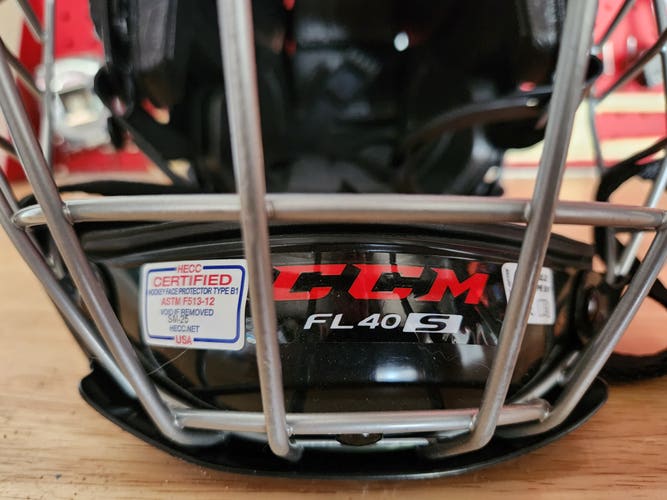 Rarely Used Small CCM FL40 Helmet