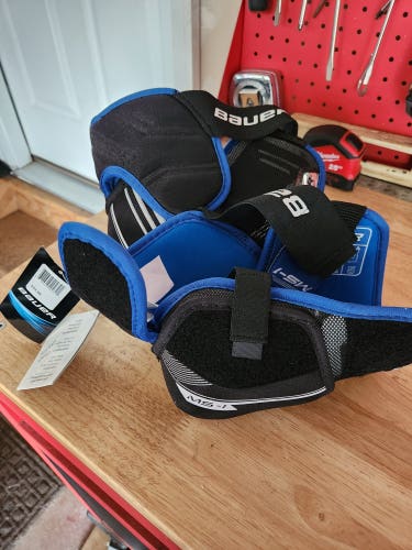 New Medium Bauer MS-1 Elbow Pads