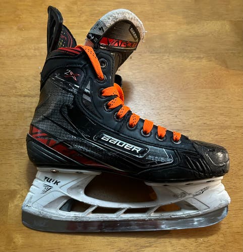 Bauer  Size 4 Vapor 2X Hockey Skates 3sets of blades