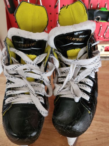 Youth Used Bauer Supreme S27 Hockey Skates Regular Width Youth Size 12