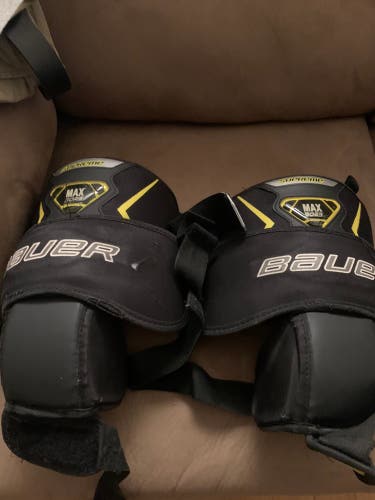 Used Intermediate Bauer Knee Pads