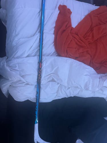 Intermediate Used Right Handed Bauer Nexus Sync Hockey Stick P28