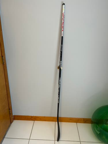 Senior New Left Hand Bauer Vapor Hyperlite Hockey Stick P28