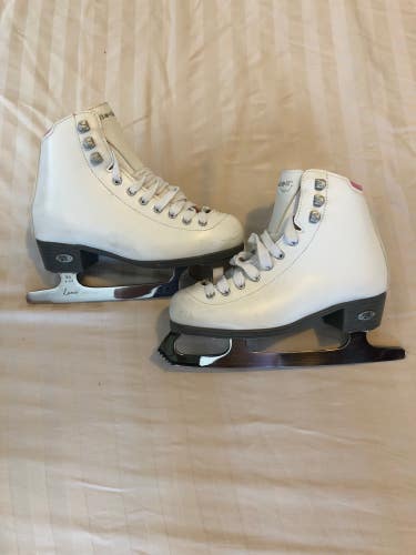 Used Junior Riedell 14 Pearl Figure Skates - Size: 3.0