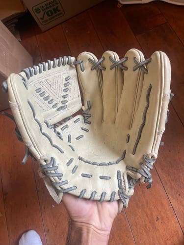 Mizuno Classic Elite 12.5" Softball Glove