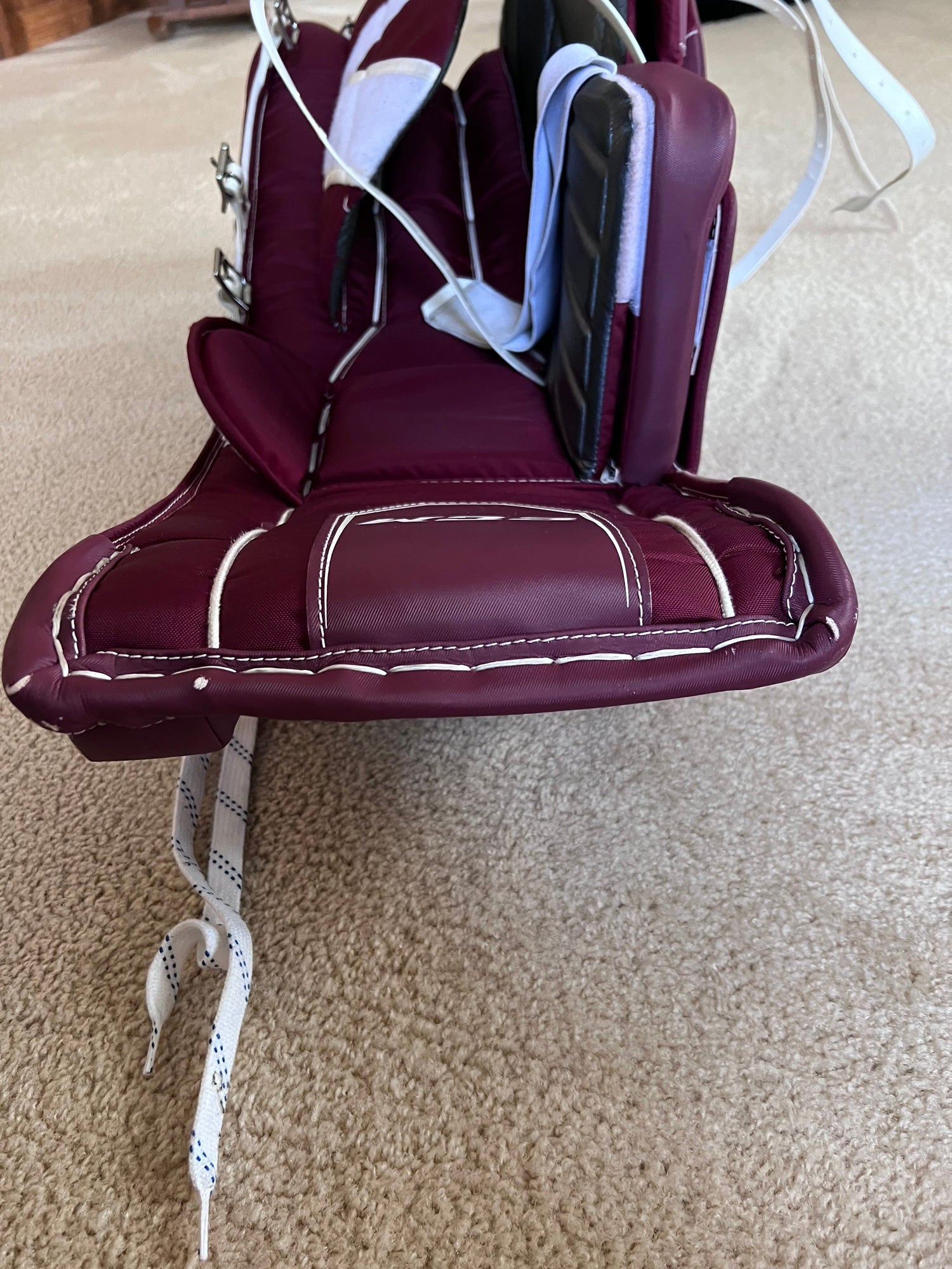 Silver Club Chair with Louisville Cardinals Logo