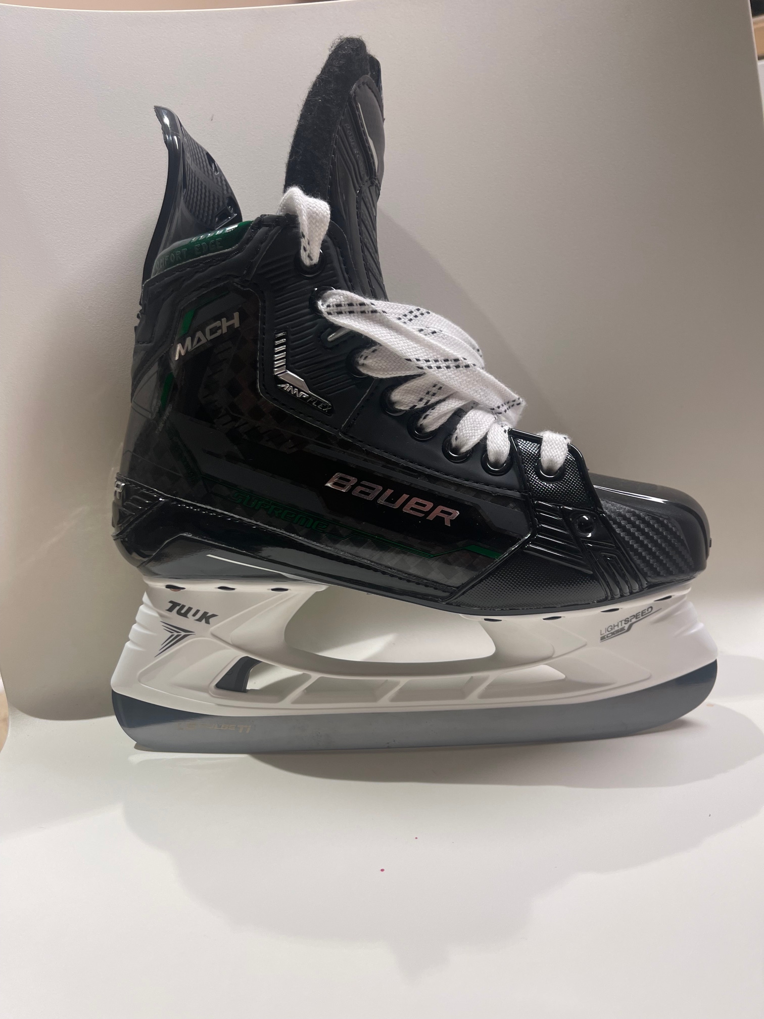 New Bauer Supreme Mach Hockey Skates Size 4.5