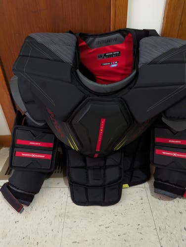 Used Medium Bauer Hyperlite 2 Goalie Chest Protector