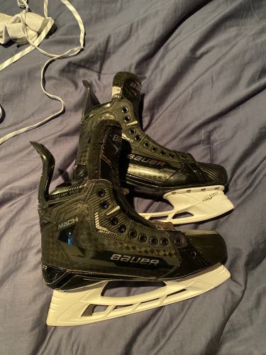 Senior Bauer Size 9 Supreme Mach Hockey Skates