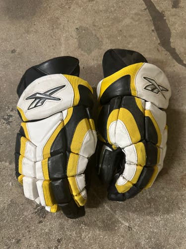 Used Reebok 8K Gloves 15"