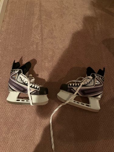 New CCM Size 8 Vector 03 Hockey Skates