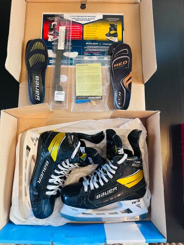 Like New Bauer Size 8 Supreme UltraSonic Hockey Skates