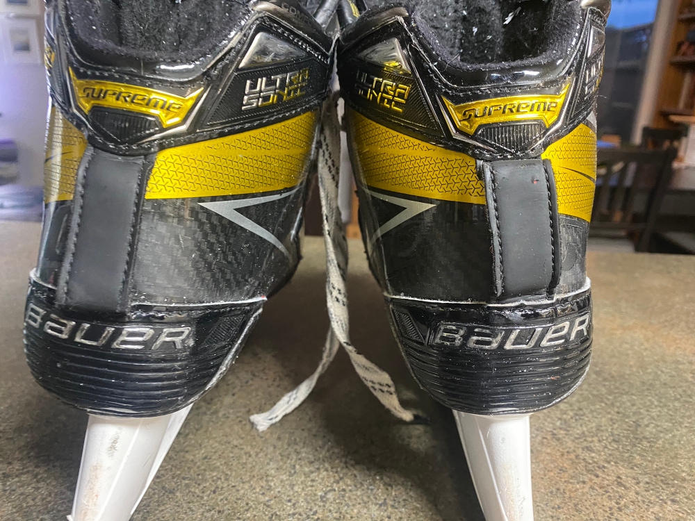 Bauer Regular Width  Size 8.5 Supreme UltraSonic Goalie Skates