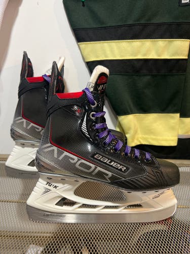Used Bauer Regular Width  Size 5 Vapor 3X Hockey Skates