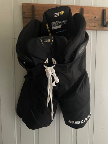 Senior Medium Bauer Supreme 3S Pro Hockey Pants