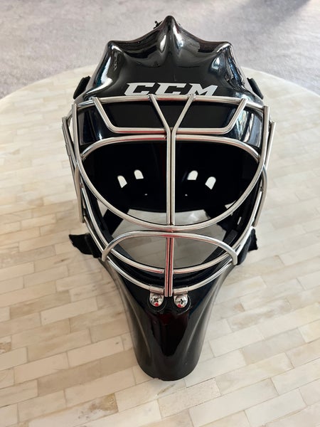 Used Black CCM 9000 CATEYE Goalie Mask, Senior - MEDIUM w/ BAG