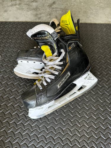 Used Bauer Regular Width Size 10 Supreme S29 Hockey Skates