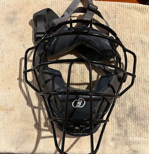 Force 3 Pro Gear Traditional Defender Mask Black Frame/Gray Pads