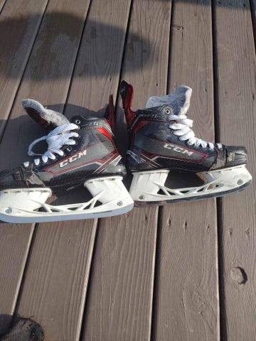 Used Senior CCM JetSpeed FT1 Hockey Skates Regular Width Size 7.5