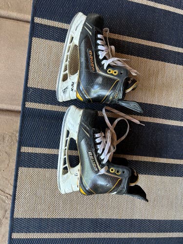 Used Bauer Regular Width Size 8 Supreme TotalOne NXG Hockey Skates