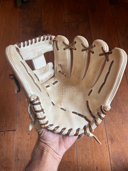 Easton 11.5" Professional Collection Softball Glove - Ripped Stitch