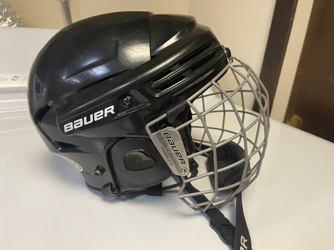 Used Youth Bauer Bhh2100jr Helmet