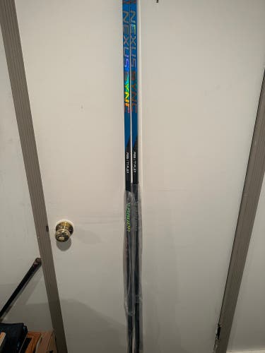 Bauer Nexus Sync P28 77 Flex Right hand 2 pack-brand new in packaging