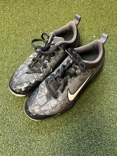 Youth Nike FastFlex Low Top Cleats (10520)