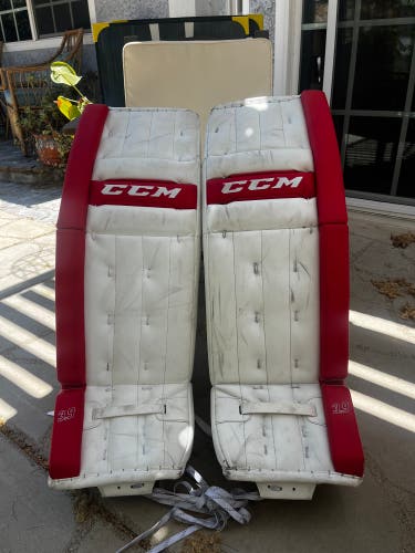 34" CCM  Extreme Flex E3.9 Goalie Leg Pads
