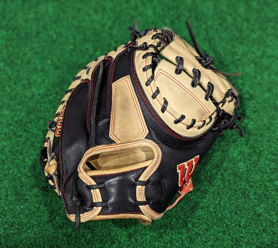 Wilson A2000 M2 Superskin Baseball Catcher's Mitt 33.5"